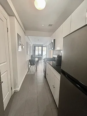 Rented by Avenues Real Estate | media 9