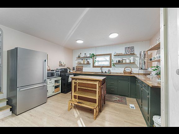 2nd image of 4949 Winchester Pike