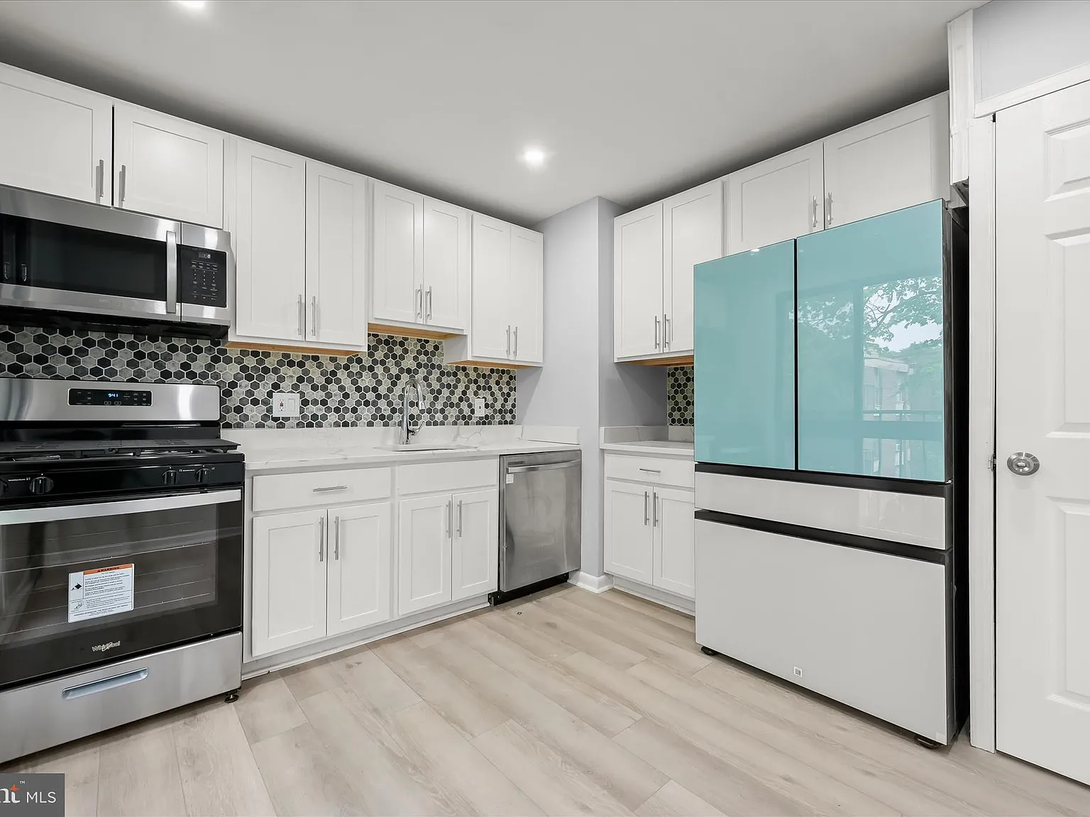 Bedford Towne Condo — Photo 2