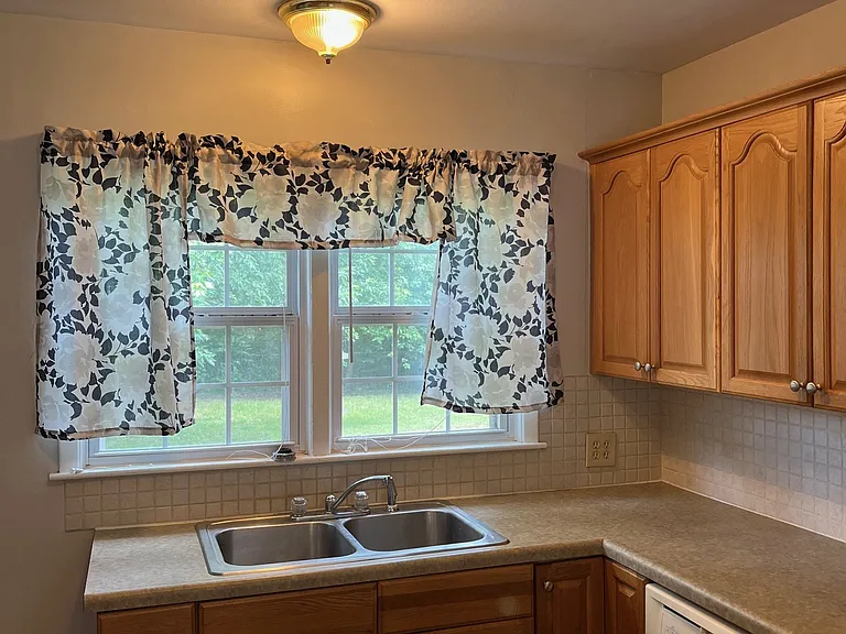 1645 S Birch Ave — Photo 2