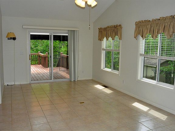 4th image of 120 Morris Ln