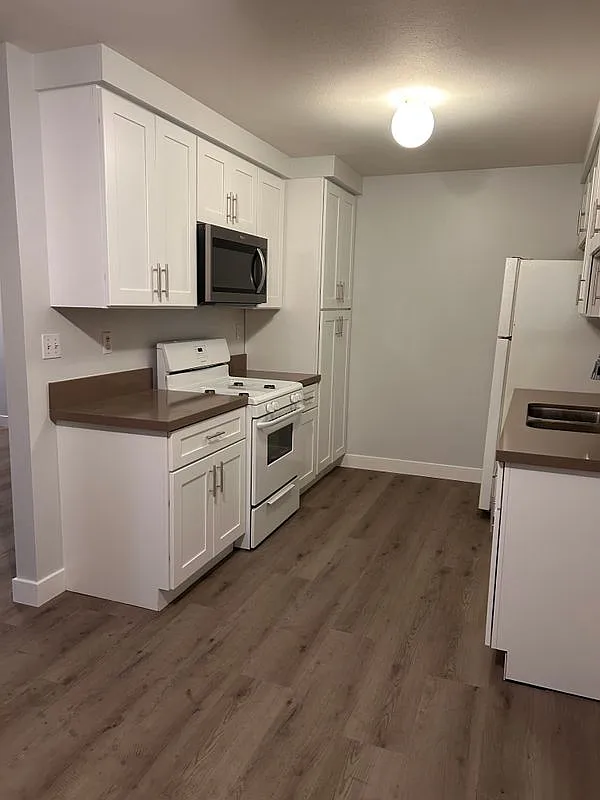 1 bed, 1.0 bath, 780 sqft, $2,350 — Photo 1