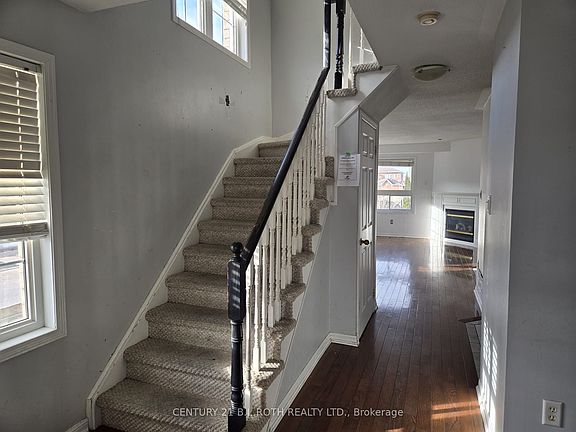 3rd image of 60 Ridwell St