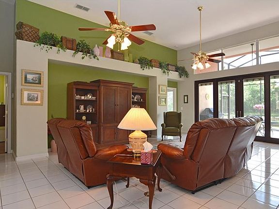 3rd image of 13902 Magnolia Glen Cir