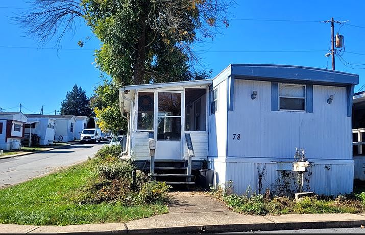 1st image of 78 2nd Ave