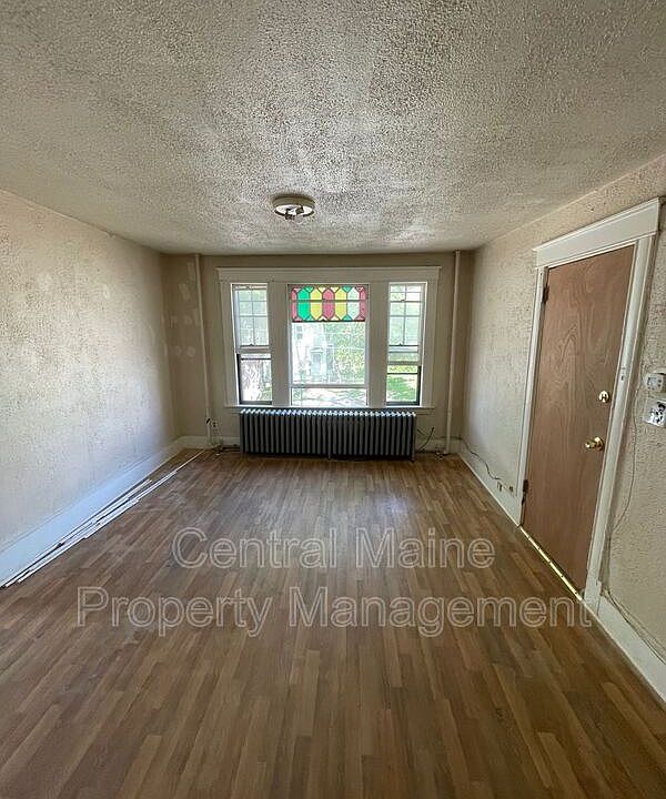37 Union St Lewiston ME Zillow