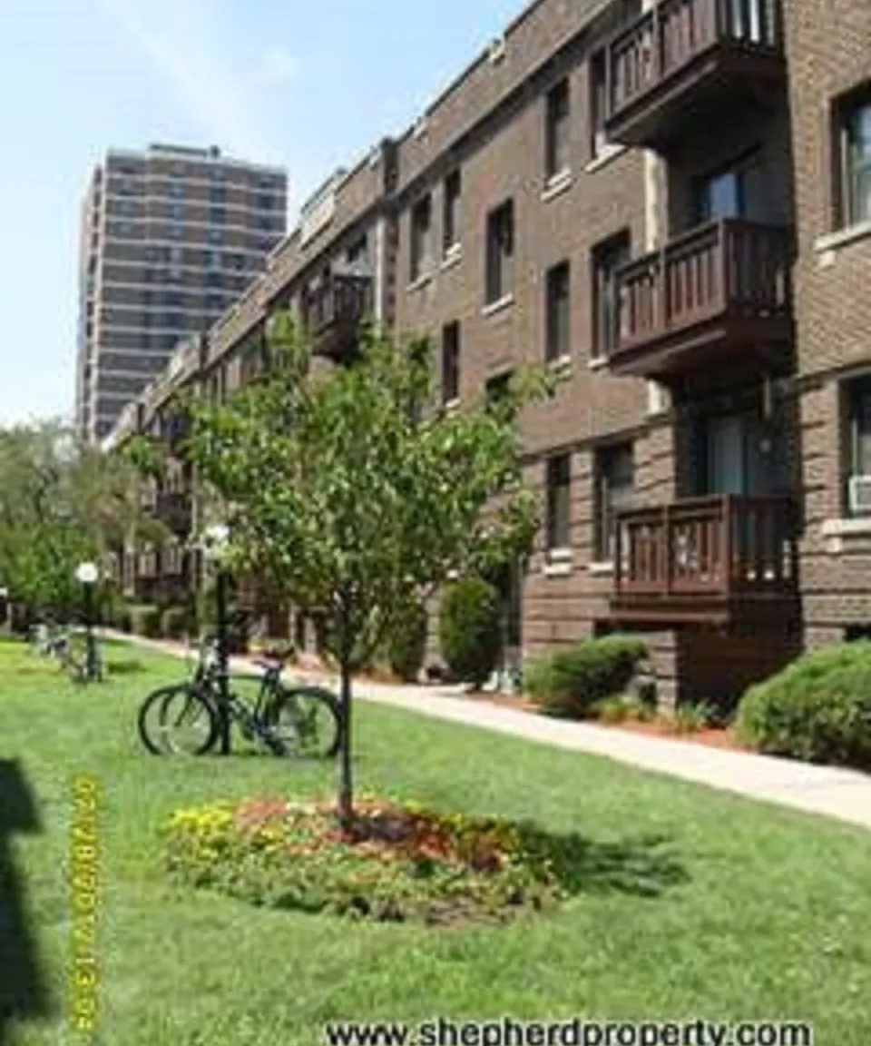 Dayton Court Apartments — Photo 1