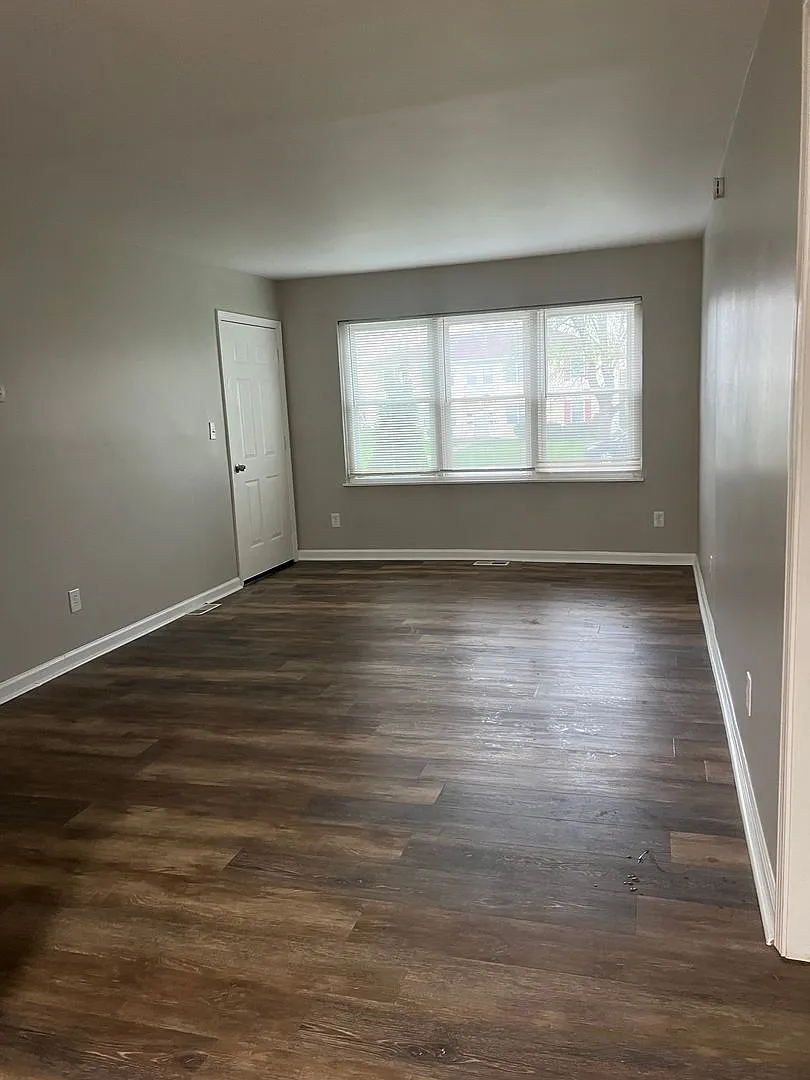 6059 Dickson Rd — Photo 3