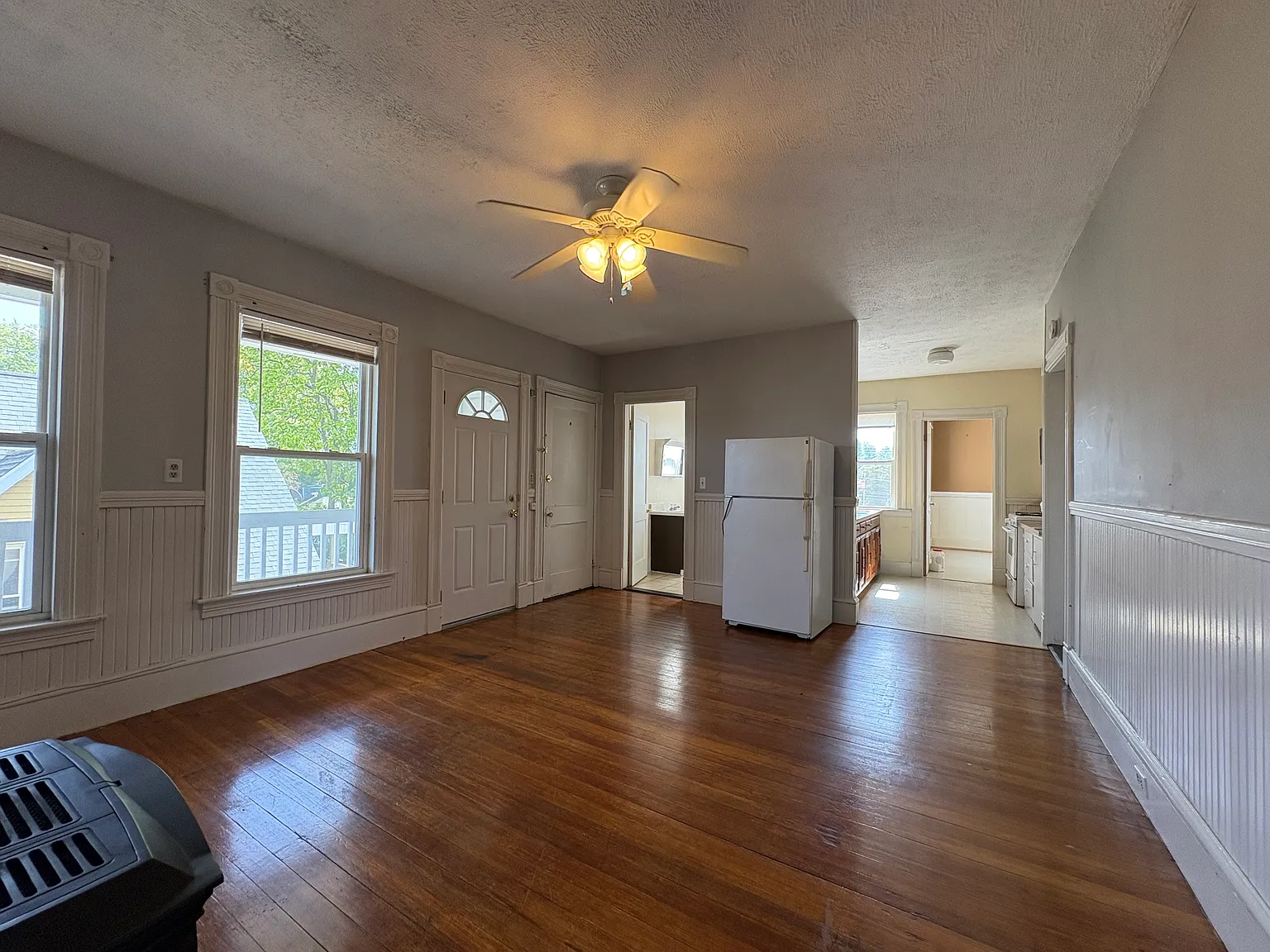 3 bed, 824 sqft, $2,000 — Photo 4