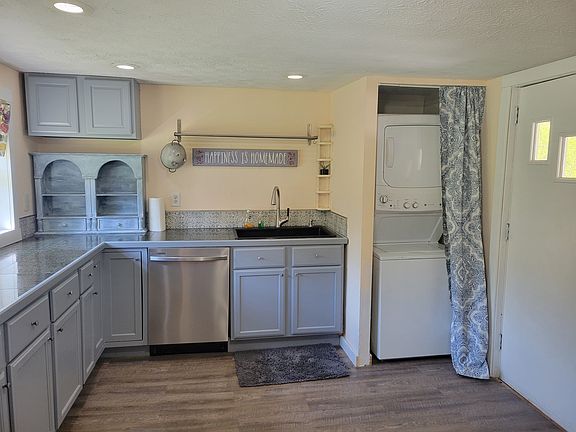 Kitchen with stackable washer & dryer