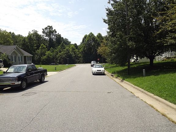 5th image of 203 Woodlea Hollow Ln