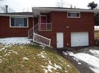 957 3rd St, North Huntingdon, PA 15642