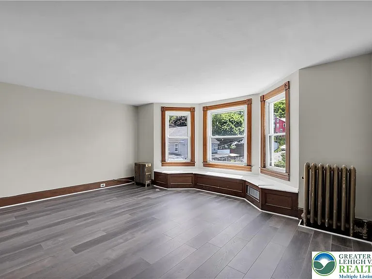 265-267 E Bertsch St #4 — Photo 7