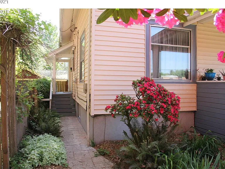 2414 NE 14th Ave #B — Photo 2