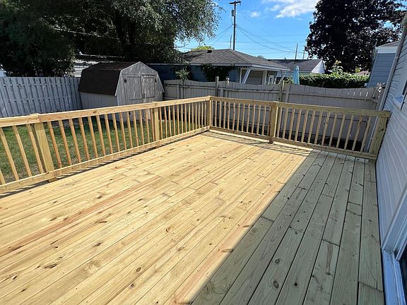 3rd image of 675 Cora St