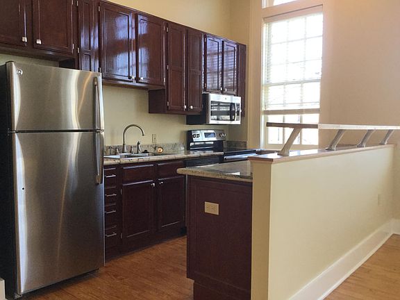 5th image of 715 Sherman St #9