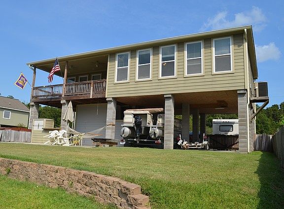 3rd image of 15957 Cypress Point Ln