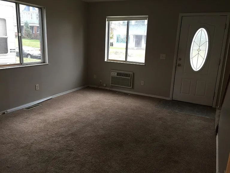 1603 Woodland Ave NW — Photo 4