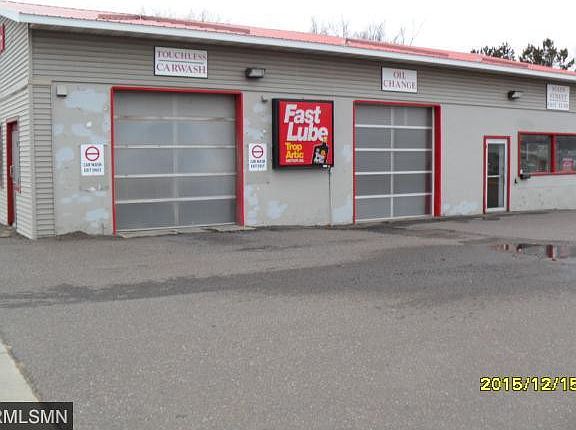 3rd image of 865 Main St S