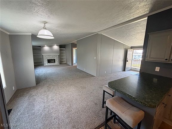 5th image of 46 Crown Cir
