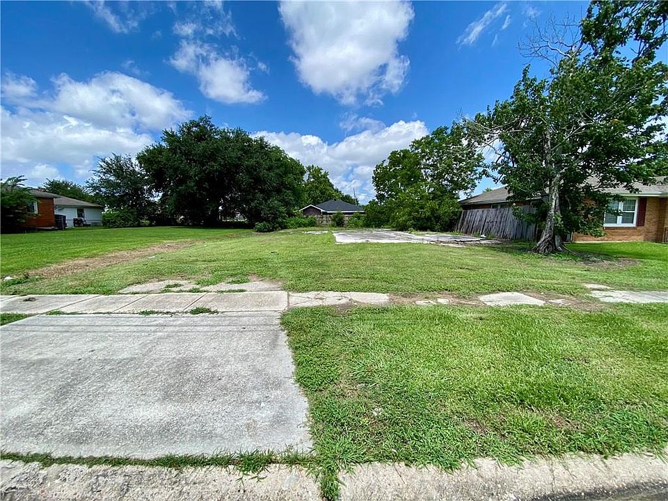 2nd image of 2120 Aycock St