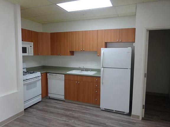 3rd image of 517 W Harvard Blvd