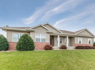 6421 Gibson Dr NE, Cedar Rapids, IA 52411