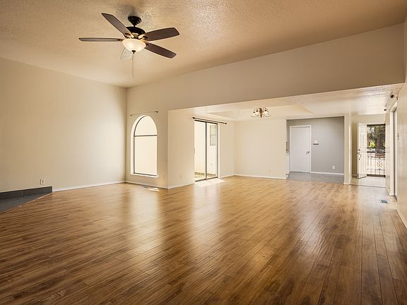 3rd image of 6805 La Casa Bonita NE