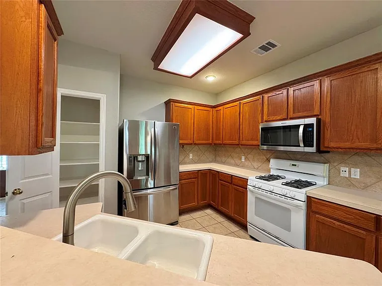 2311 Portwood Bend Cv — Photo 15