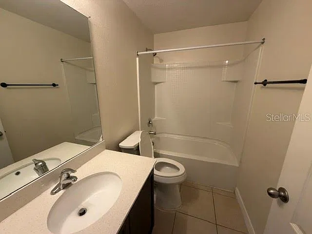 3 bed, 2.0 bath, 1464 sqft, $2,100 — Photo 4