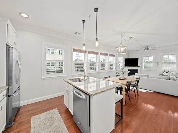 2 N Main St #B201, Mansfield, MA 02048