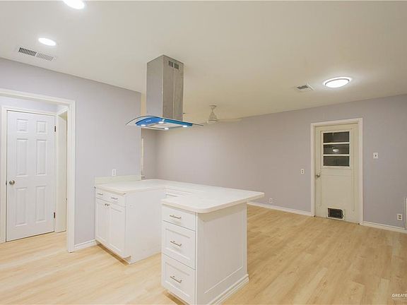 5th image of 4626 Anthony St