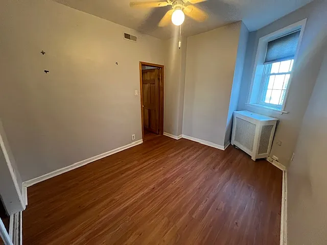 Middle room with huge sliding closet