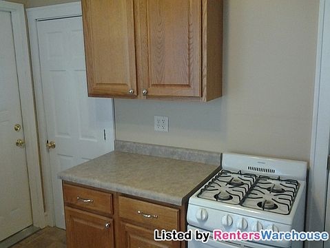 3rd image of 943 Hawthorne Ave E