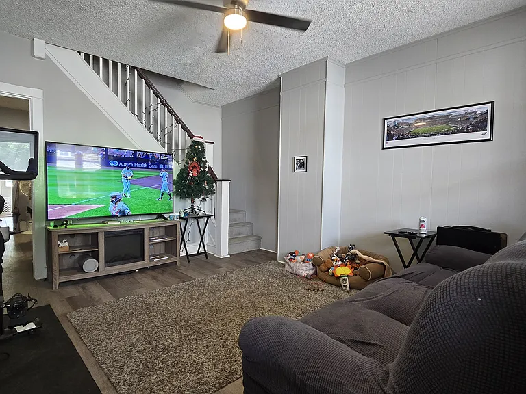 4718 Silverwood St — Photo 2