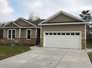 8 Veronica Dr, West Seneca, NY 14224