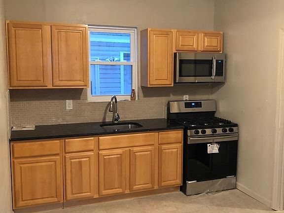 2nd image of 216 Smith St #1