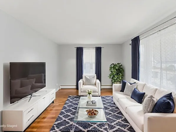 21 Webb St, Providence, RI 02908
