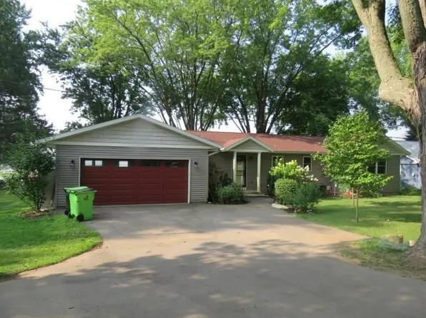 W10927 Blackhawk Trl, Fox Lake, WI 53933