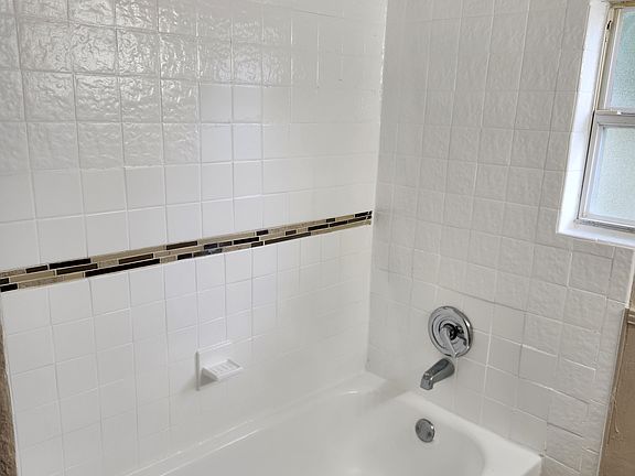 4th image of 10009 Hyacinth Ave