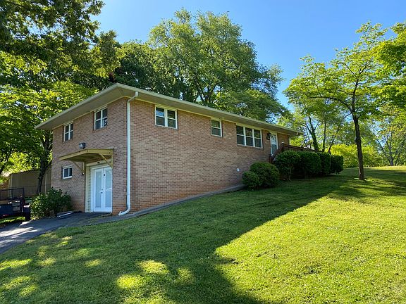 3rd image of 1860 E Lake Dr