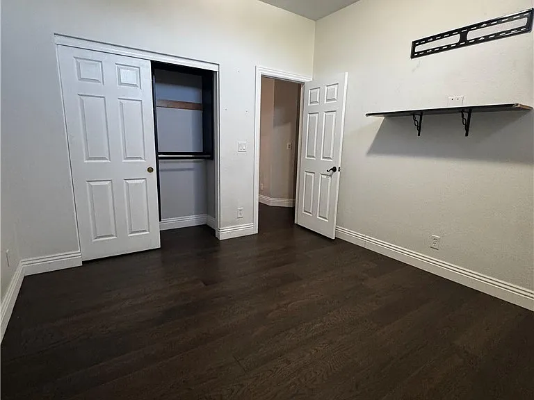 7824 Emerald Harbor Ct — Photo 32