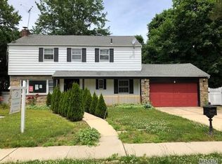 15 Astor Ct, Hempstead, NY 11550