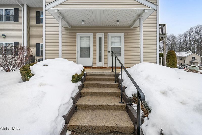 2nd image of 1103 Greenwich Drive