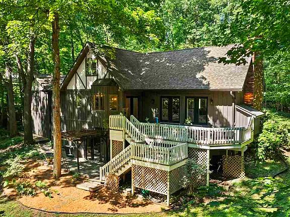 4th image of 200 W Sweet Briar Wood Ave
