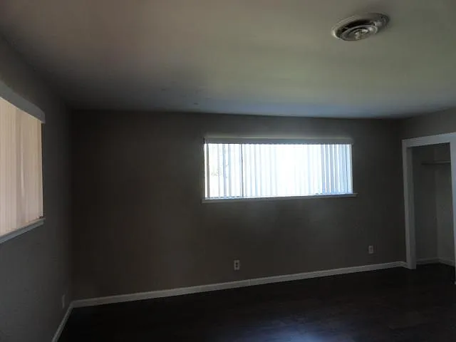 8020 Locust Rd — Photo 4