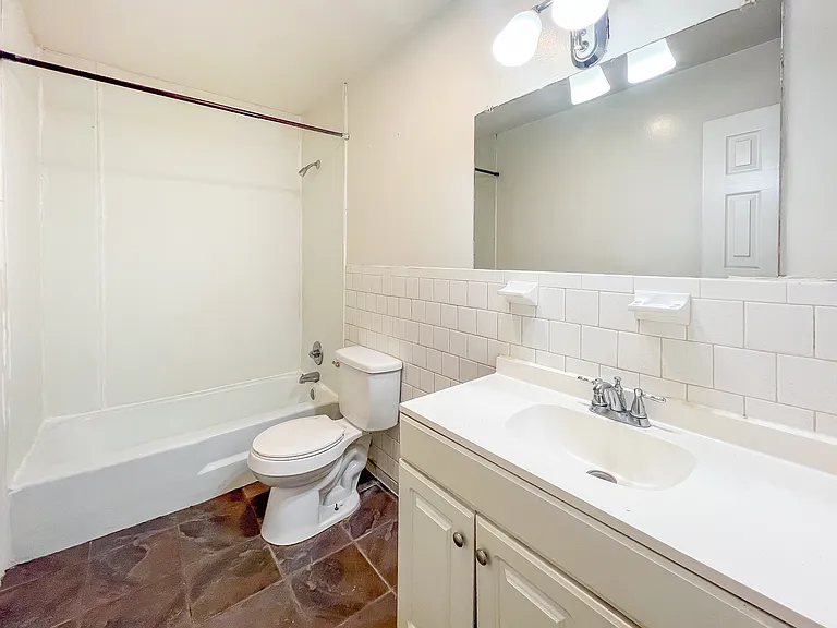 1811 Owens Ct — Photo 9
