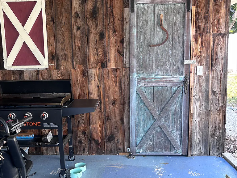 Shed storage with washer and dryer