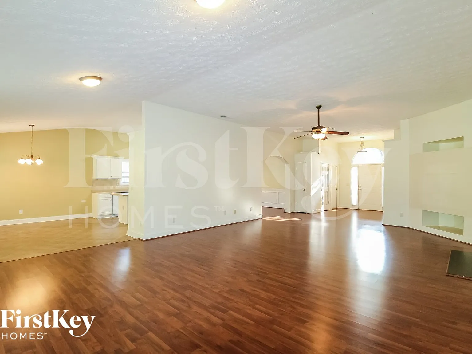 4 bed, 2.0 bath, 2583 sqft, $2,845 — Photo 4