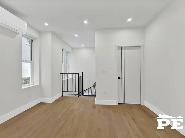 1715 Voorhies Avenue image 28 of 35